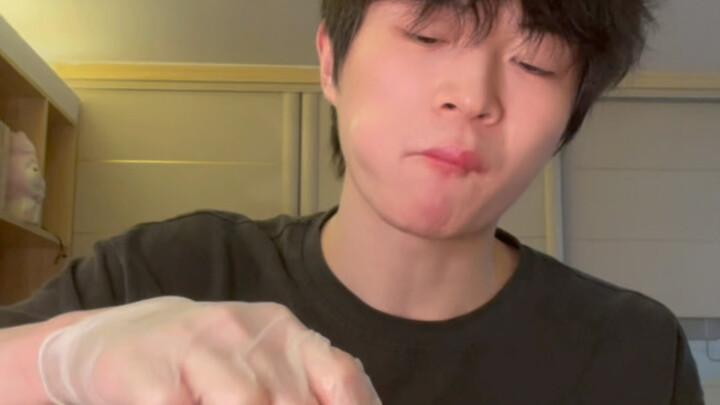 Món ăn làm bằng cách hôn nhau