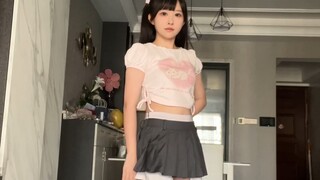 The next dance is to wear high heels for cosplay, so I practiced a bit. This is a dynamic video, not