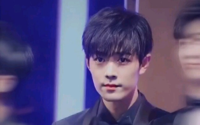 [Xiao Zhan] อายุของชายคนนี้ผันผวนระหว่าง 3 ถึง 18 ปี