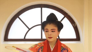 "Ryukyu Dance" is a traditional court dance performed at a wedding ceremony at Shuri Castle