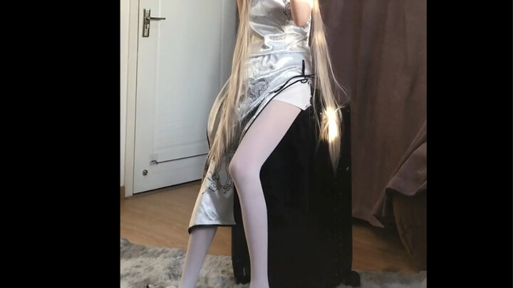 What length of stockings suits Qiongmei best?