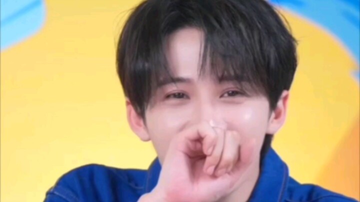 I won’t let anyone miss the song-guessing + a cappella segment! Such an adorable contrast! How can s