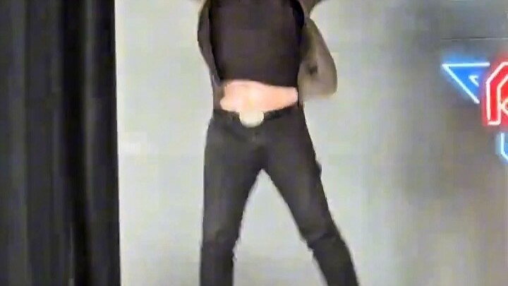 #ماسك ينجح في المطالبة بأجوره ويقفز فرحًا كطفل! ليثبت أن جهوده خلال السنوات الماضية لم تذهب سدًى مثل