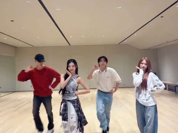【RESCENE】พริตตี้เกิร์ลกับรุ่นพี่ SEVENTEEN