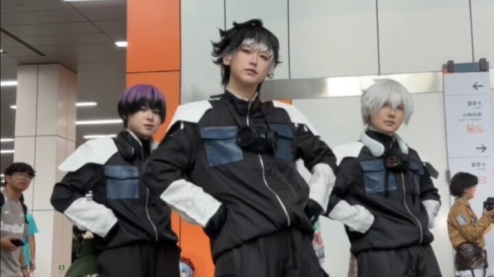 【كوسبلاي الوحش رقم 8】 فرقة الدفاع غير مستعدة لخدمتك!