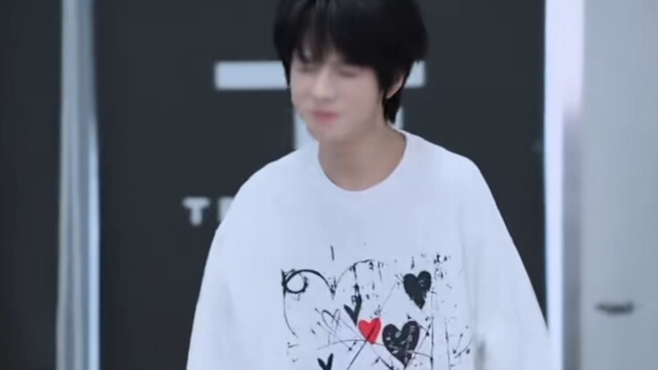 【Vương Lỗ Kiệt】Kỳ kiểm tra nhảy đột phá tháng 10 năm 2025, tỏ ra ngầu không thành, đáng yêu quá đỗi!