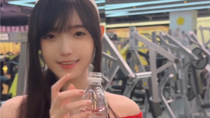 朋友：你好像适合出约尔 我：那多冒昧啊