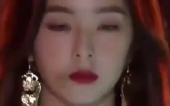 بيه جوهيون: ردود فعل الفانز والجمهور على إطلالة آيرين البصرية