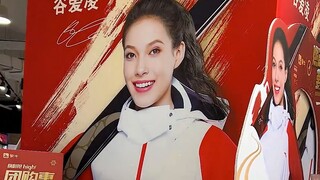 تجولت قليلاً في السوبر ماركت، فالتقيت بالعديد من الأصدقاء القدامى...