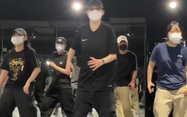 popping基础练习。女popper好厉害