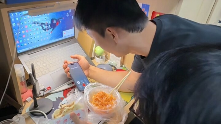 สำเนียงของเขาดูเหมือนจะเป็นของแท้กว่า