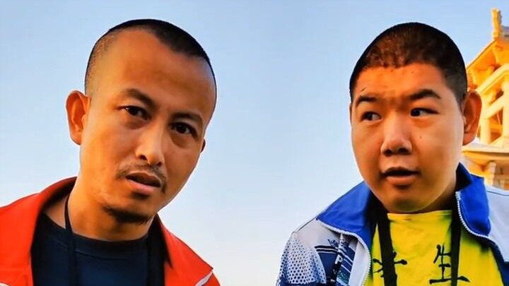 Mabuk-mabukan tapi nggak lupa ajak cewek cantik, Bro!