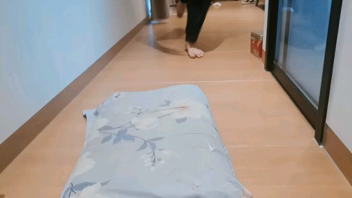 I’m wrestling with my pillow, but with the iconic song “AIZO” playing!