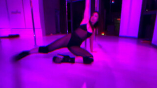 Hardcore! Rock style high heels dance