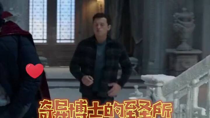 Biệt thự sang trọng của Doctor Strange trơn đến mức nào! Benedict Cumberbatch trượt ngã liên tiếp ba