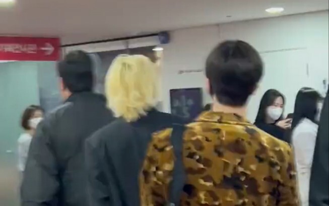YG FAMILY - Các anh trai iKON tham gia concert của TREASURE