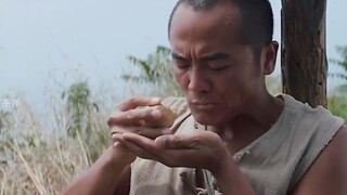 给地主干活吃饭只能吃不能带 老头教他一招 这个馒头却救他一命