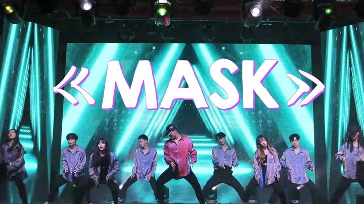 Penampilan cover tari lagu “MASK” dari Zhang Yixing dalam acara malam seni mahasiswa benar-benar mem