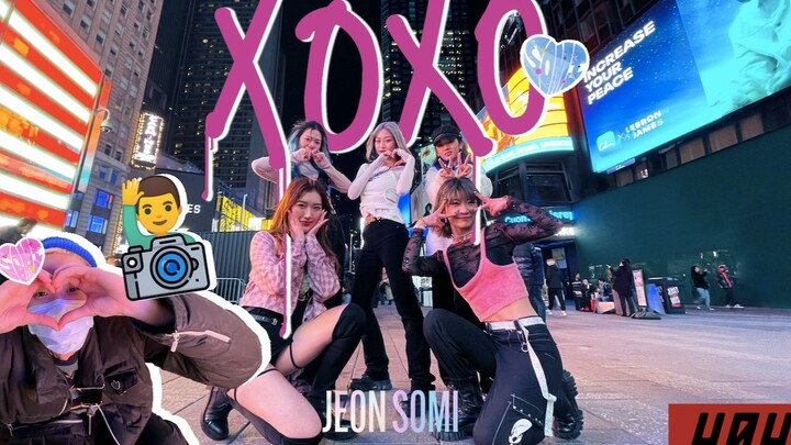 纽约时代广场快闪翻跳！somi-xoxo！