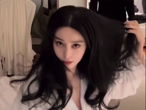 A flat head can be stunning too. #FanBingbing