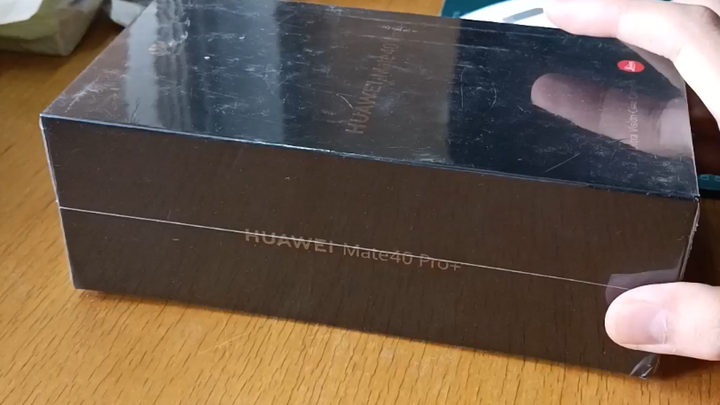 Mate 40 Pro+ yang saya beli setelah ujian masuk perguruan tinggi, warna putih keramik memang nomor s