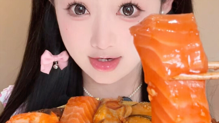 I love spicy lao zhi-style small seafood!