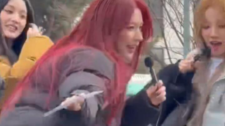 Rollie เขียนเนื้อร้องและทำนอง หยูฉี ออกแบบท่าเต้น เมี่ยนเมี่ยน