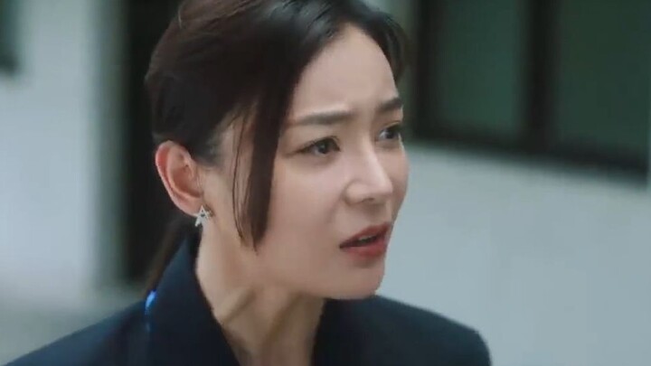 إعلاميو العصر الحالي، يضعون أحمر الشفاه باهظ الثمن، ويردّدون شعارات رخيصة، حقًا مثيرون للامتهان!