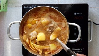 Vịt nấu cà ri  xương na tra .món gì lạ quá trời vậy  ta vào xem biết liền