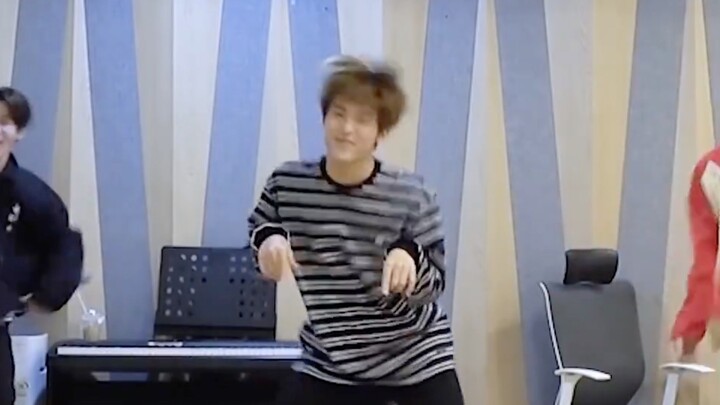 【朴炡禹】可是他跳女团舞真的好可爱啊......