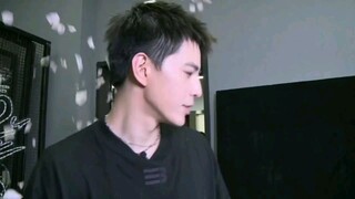 三傻，扫楼，鲜花，戒指                                          来自dy：林林总总