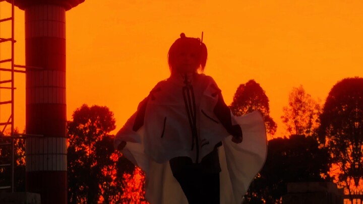 Những tia sáng gào thét làm nhói mắt.