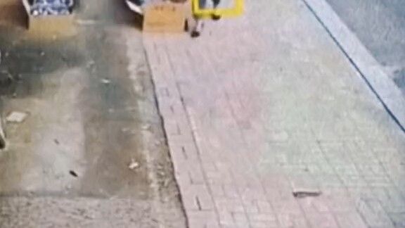 # ฉากอันตรายใต้การเฝ้าระวัง #