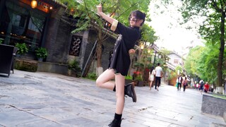 【Cá Chiếu Nguyệt】Vừa cầm xiên que vừa nhảy múa ở phố Khoan Trạch thật kích thích (⑉°з°)-♡ Cảm nhận b