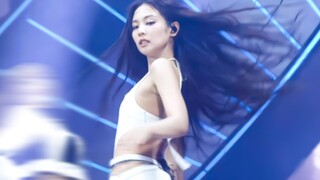 JENNIE ถ่ายภาพ Shut Down 230422 Music Festival Paint it Black