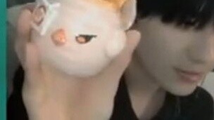 Kakuku CV: Suara Kakuku diproduksi dengan menambahkan efek suara dalam pascaproduksi, dan tidak dapa