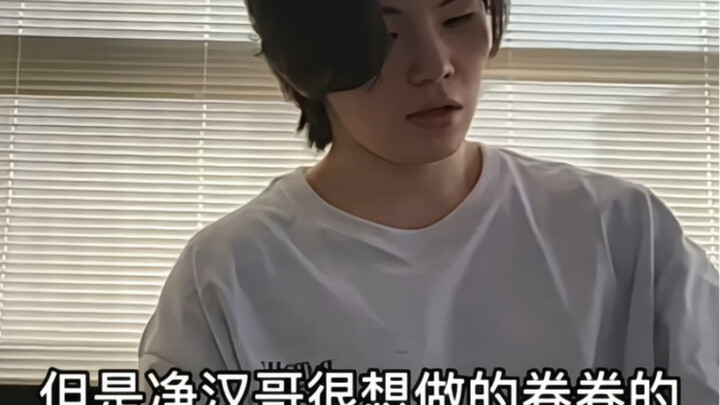 Ternyata Pak Li belum pernah melihat langsung gaya rambut mengembang ala malaikat, jadi saya sangat 