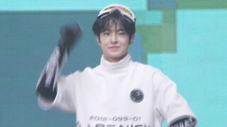 KANGTA+安胜浩+肖俊+黄冠亨+Anton+元彬+SION+YUSHI Happiness家族演唱会舞台