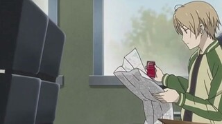 The monster politely gave up his seat to Natsume, so good