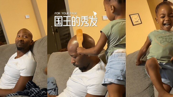 Ekspresi nggak berdaya ayah itu bikin aku ketawa ngakak 😂