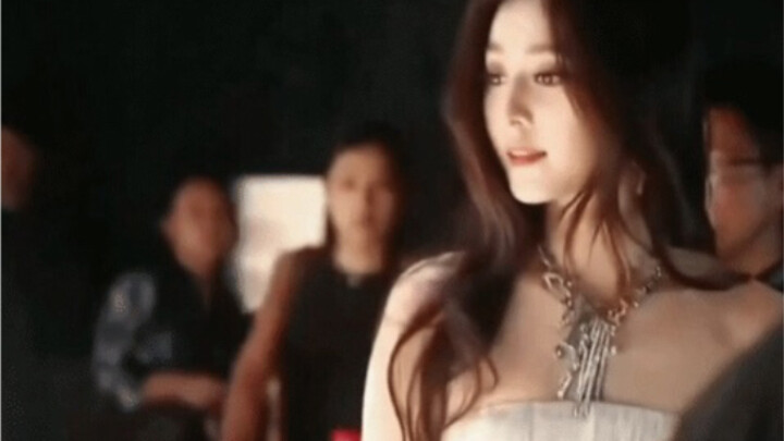 ชุดโอตกัสต์เคยส่งชุดราตรีโดยเครื่องบินตรงไปยังสถานที่จัดงานเพื่อเธอโดยเฉพาะ สมกับฉายา “ราชินีแห่งโอต