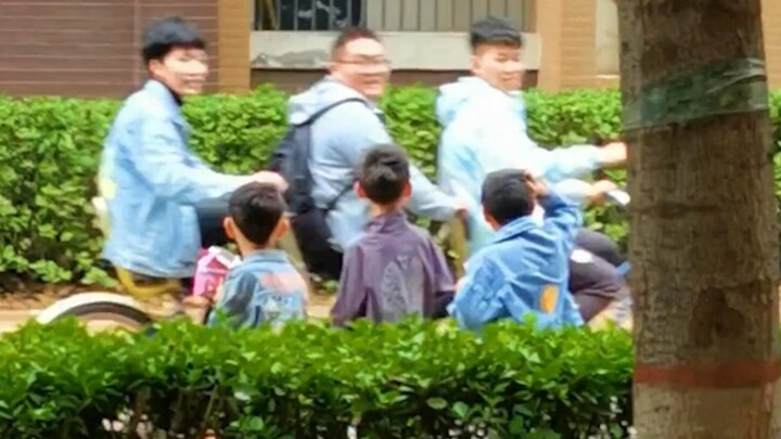 “Terlalu erat memeluk masa lalu, maka tak akan ada tangan untuk merangkul saat ini”