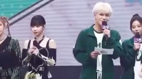 I just love this newcomer, Mei! Suddenly realized I’m holding the mic and laughing my head off—hahah