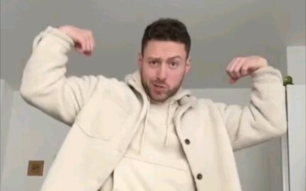 Nhảy giỏi quá, xem mà tôi thấy ngứa mắt.