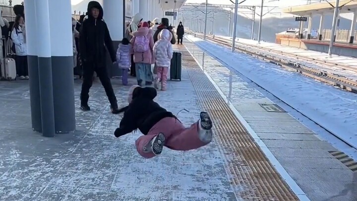 Awkward snow-day moments are basically a full-blown social-death scene—seriously, does this class re