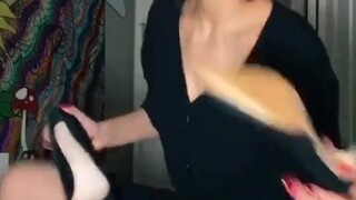“他们说要我做个淑女，但我只想做我自己。”