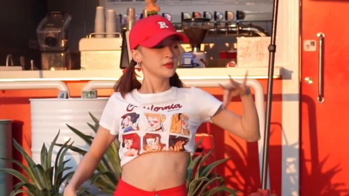 Late but here we are! HyunA dances to half of her new song "nabilera".