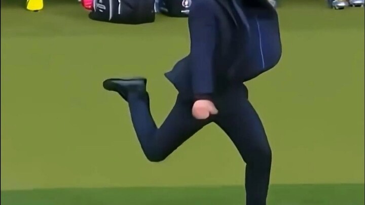 Football coaches were all once golden right-footed players!