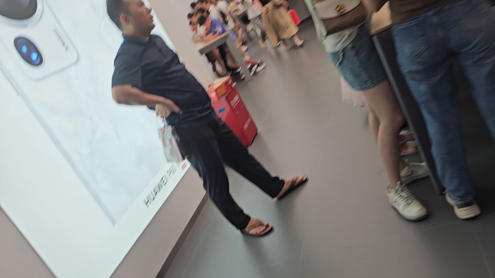 With the foot traffic at Huawei’s brick-and-mortar stores, I think the Mate 60 could sell over 100 m