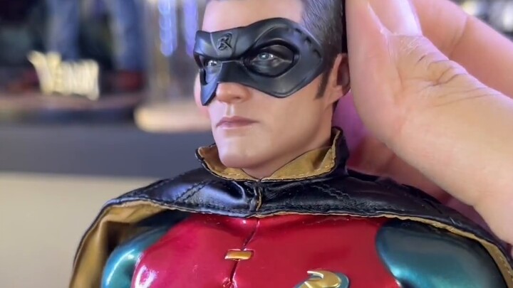 hottoys ได้กำหนดขีดจำกัดใหม่ให้กับฉันจริงๆ...แย่ที่สุด แย่ที่สุด! ใครซื้อ Batman และ Robin จะต้องเสี